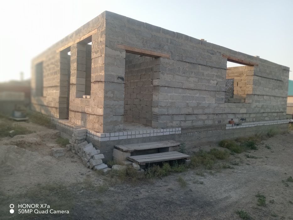 Салынып бітпеген үй сатылады