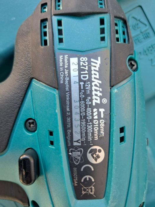 Masina de gaurit Makita 8271D, 2 baterii
