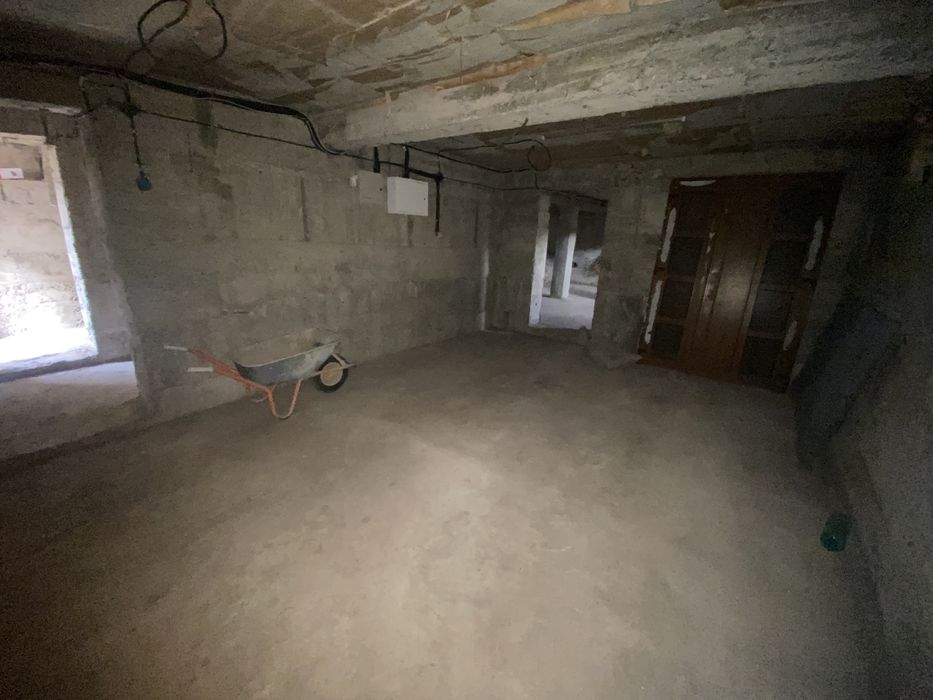 Vand / Schimb Casa la rosu 350 mp Falticeni