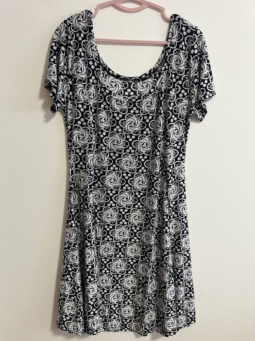 Vand 2 rochite de vara