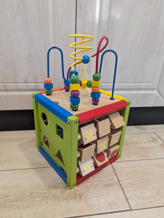 Дървен интерактивен куб