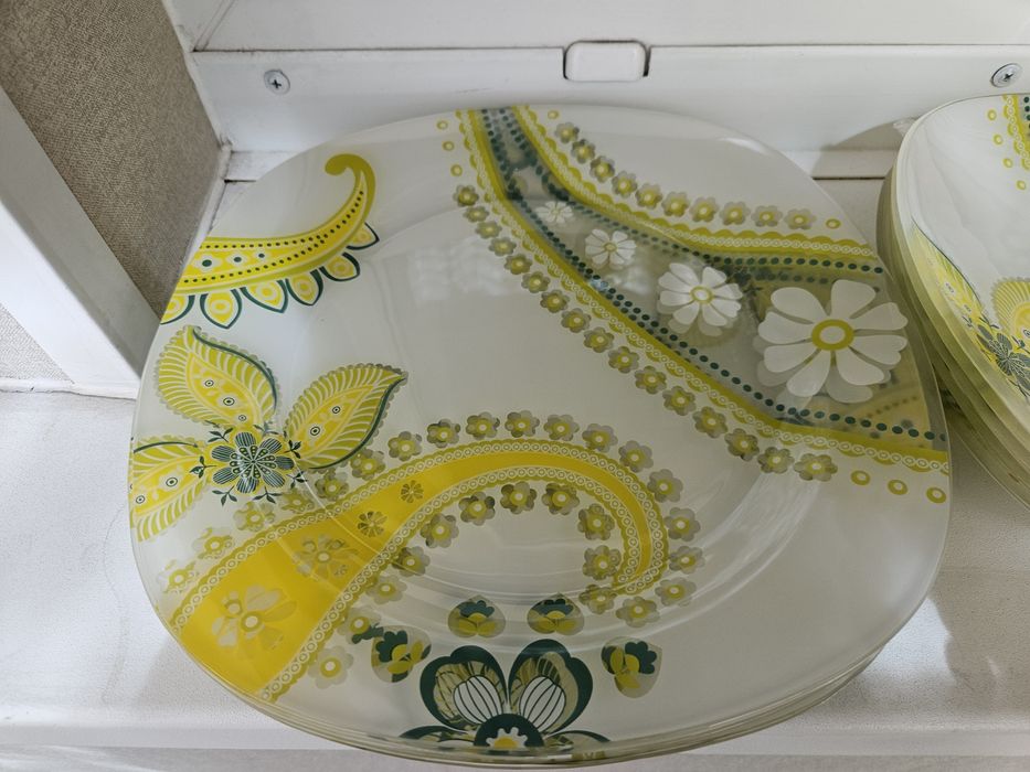 Продам красивый сервиз