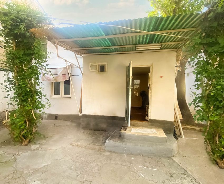 Улица Конституция Продаётся участок с домом 1,65 соток  в центре