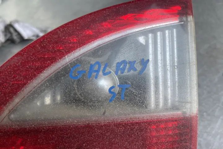 Lampa / Tripla stop dreapta pe hayon Ford Galaxy 2002