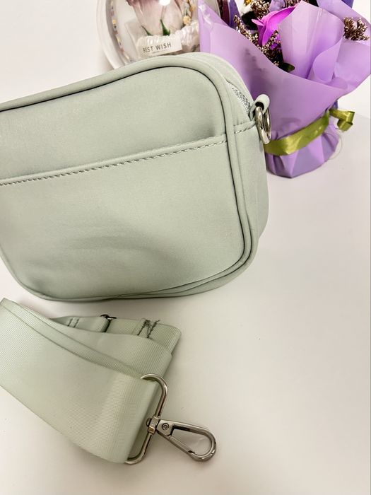 Чисто нова дамска чанта Sinsay, цвят мента