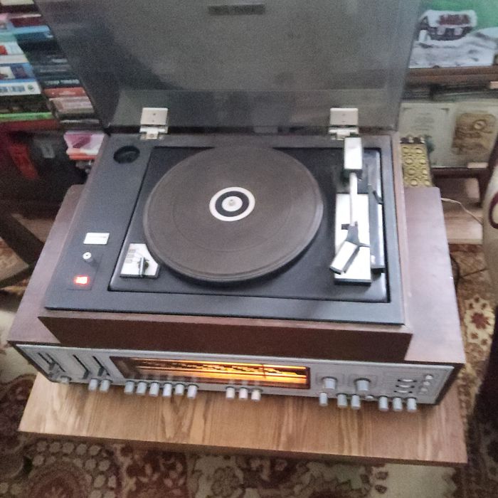 Продам проигрыватель с усилителем