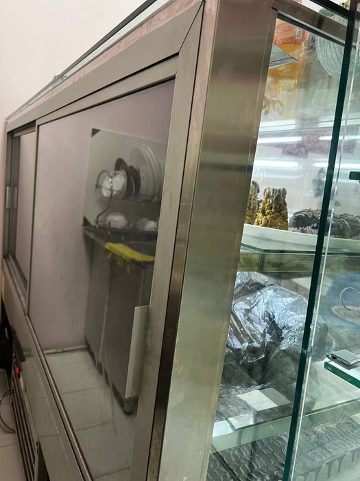 Витрина холодильник сотилади