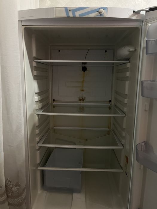 Срочно продам холодильник indesit
