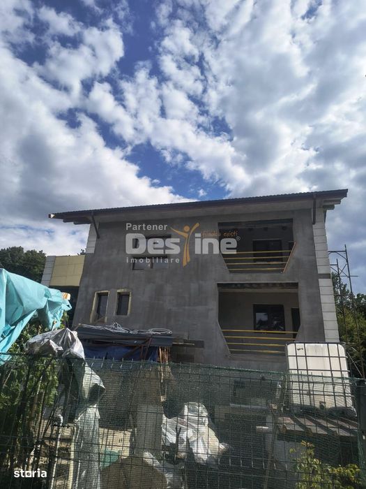 Vila De Vanzare Pe Malul Lacului Cincis