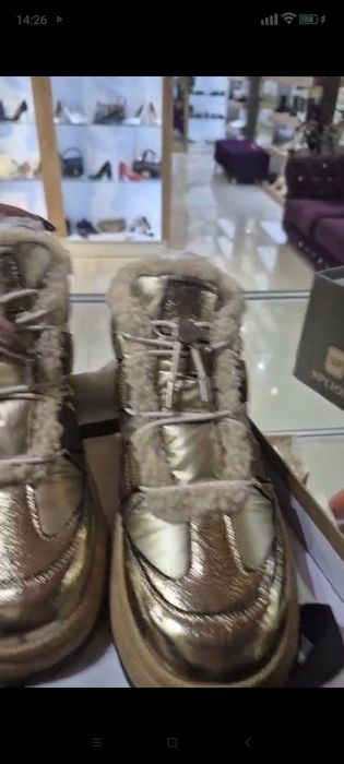 Продам ботинки новые.