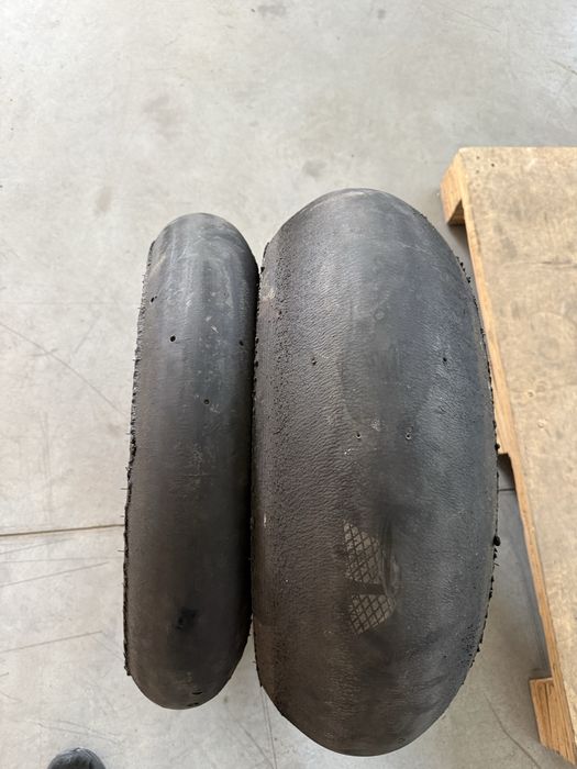 Сликове Pirelli Superbike slick  200/60/17 / 120/70/17