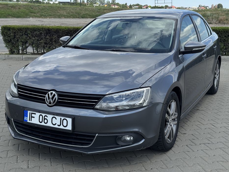 VOLKSWAGEN Jetta