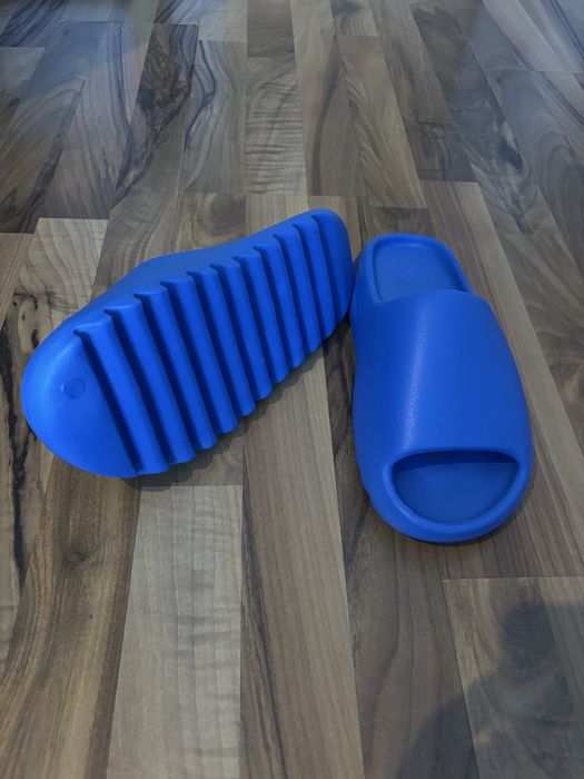Yeezy Slides  43