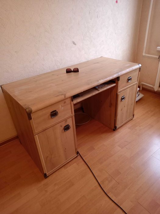 Продам письменный стол