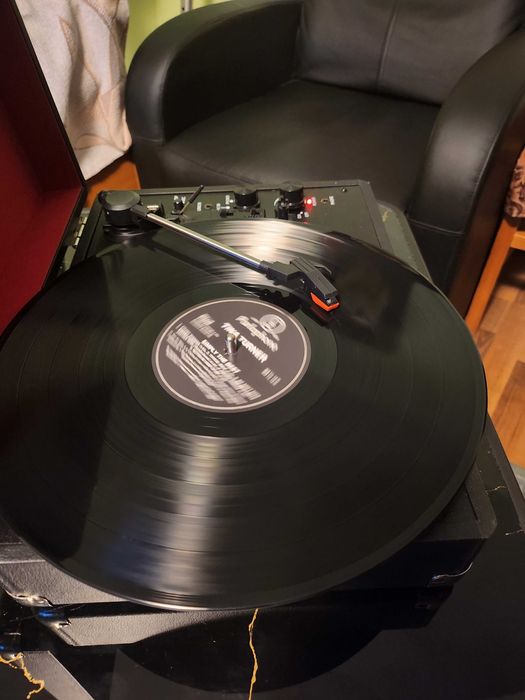 продавам ретро грамофон "Reflexion"