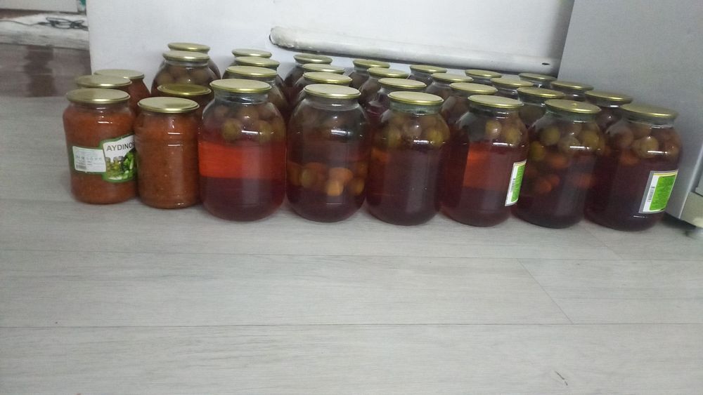 Компот, солёный огурцы помидоры