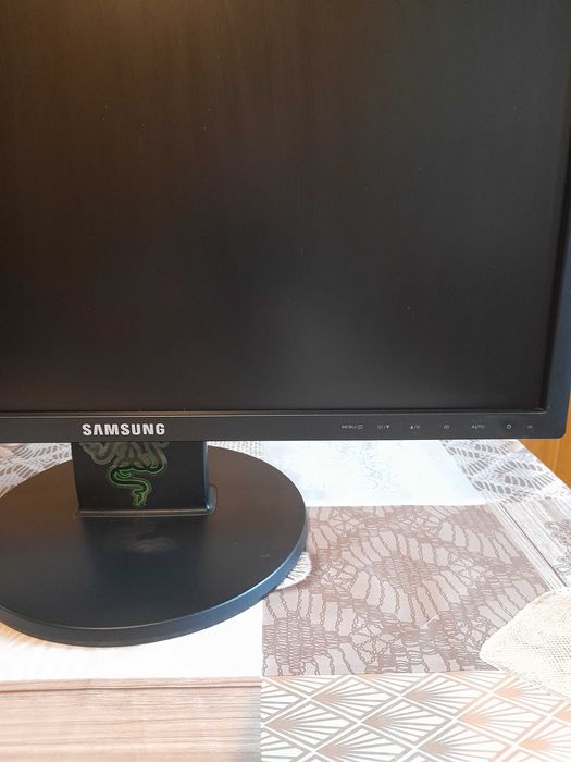 Монитор--SAMSUNG SyncMaster 2243nw