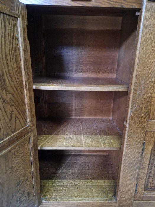 Голям дъбов бюфет