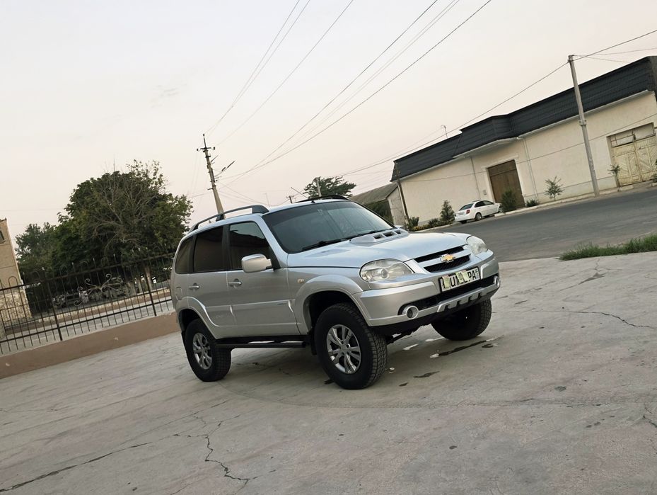 Niva 4x4 Sotiladi