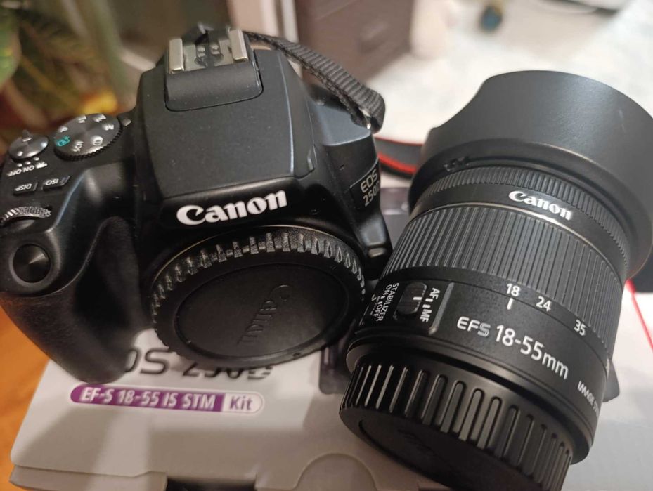 DSLR фотоапарат CANON EOS 250D + 3 обективa