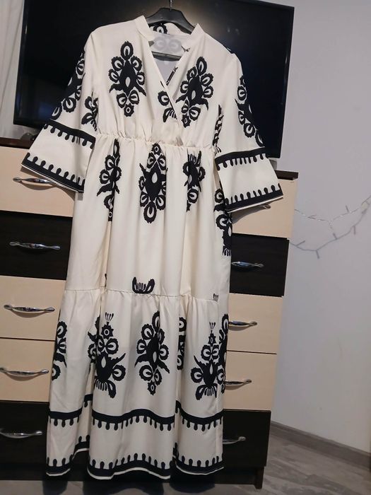 Vând rochi de dama L