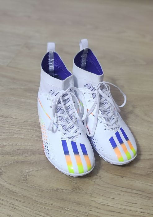 Продам футбольные бутсы