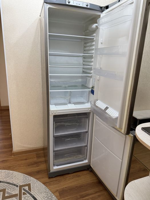 Холодильник Indesit