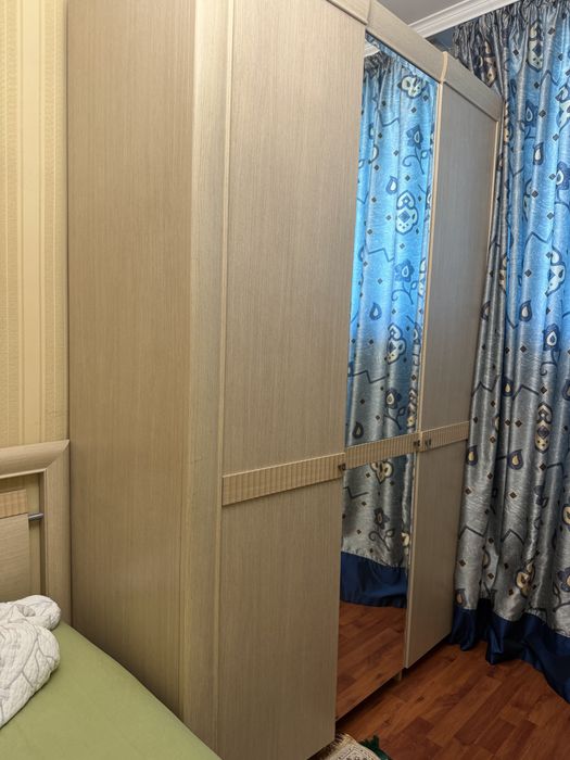 Продам шкаф трехдверный