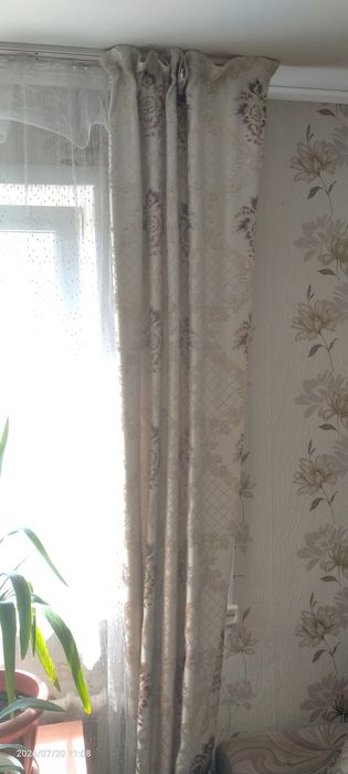 Умывальник, шторы, тюль, книги