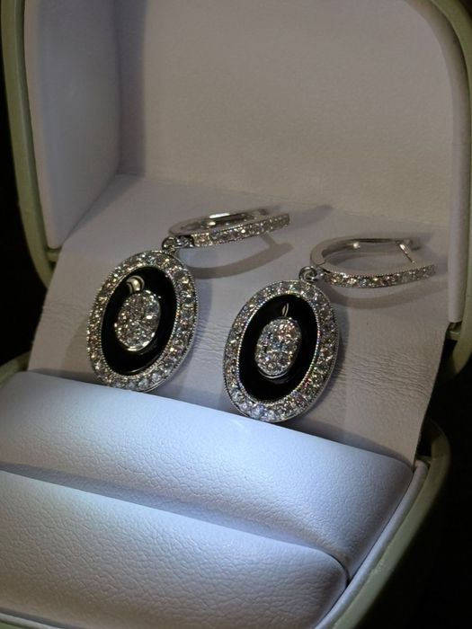 Продам серьги золотые с бриллиантами оригинал