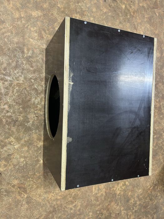 Продам короб для сабвуфера