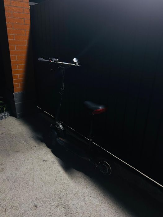 продаю электро самокат бу