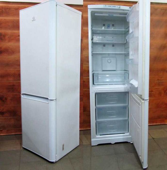 Продам  современный  рабочий холодильник .
