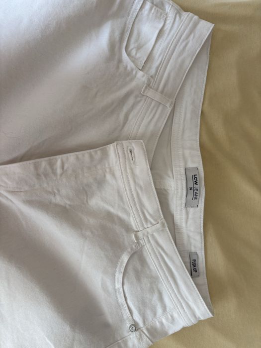 Продавам бели дънки и панталон
