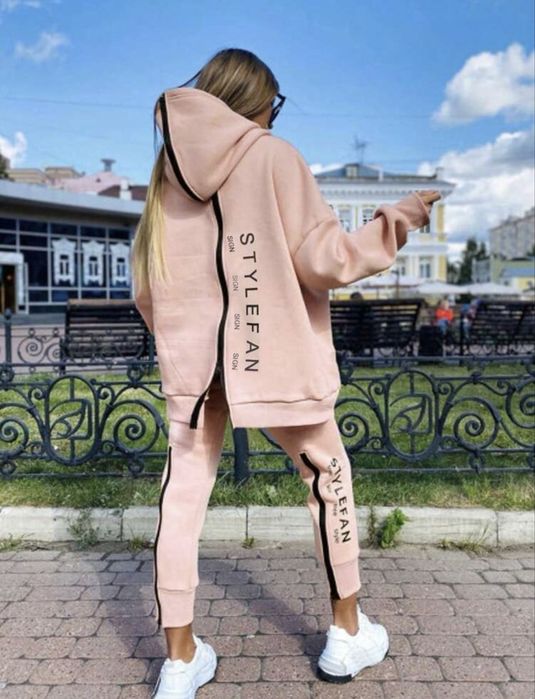Дамски спортни комплекти