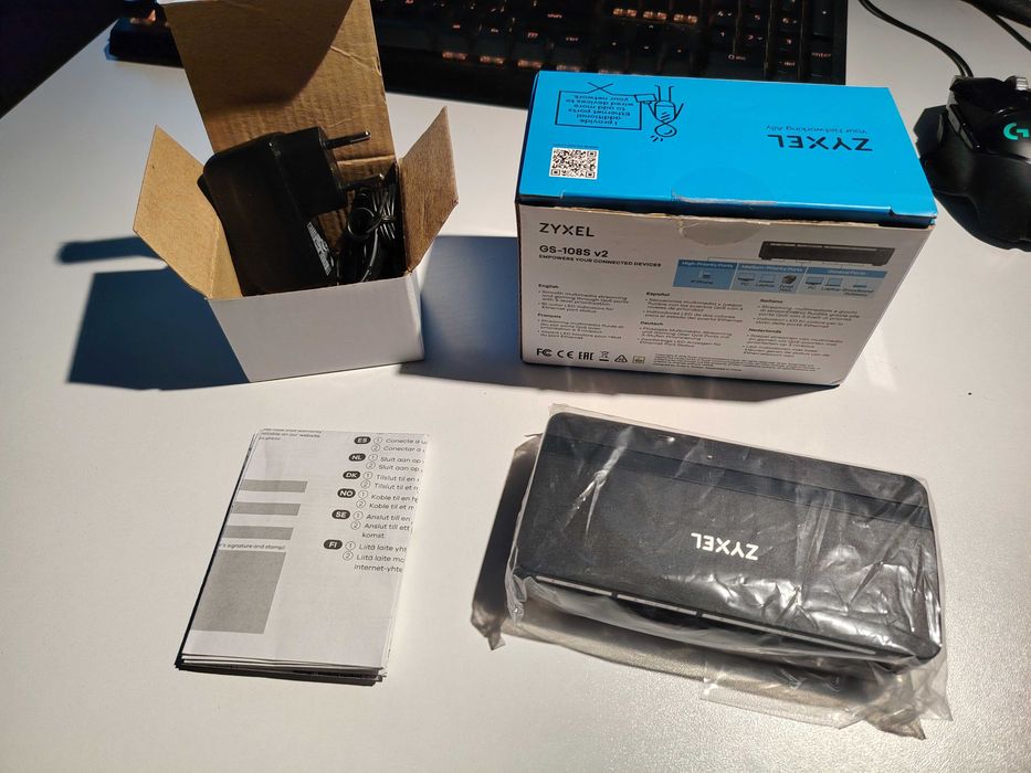 Switch Zyxel GS-108S v2 – 8 Porturi Gigabit – Nou, Cutie