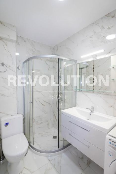 Дава се под наем Тристаен апартамент в Варна, Център - 100 кв.м за 1000 € - Снимка #12