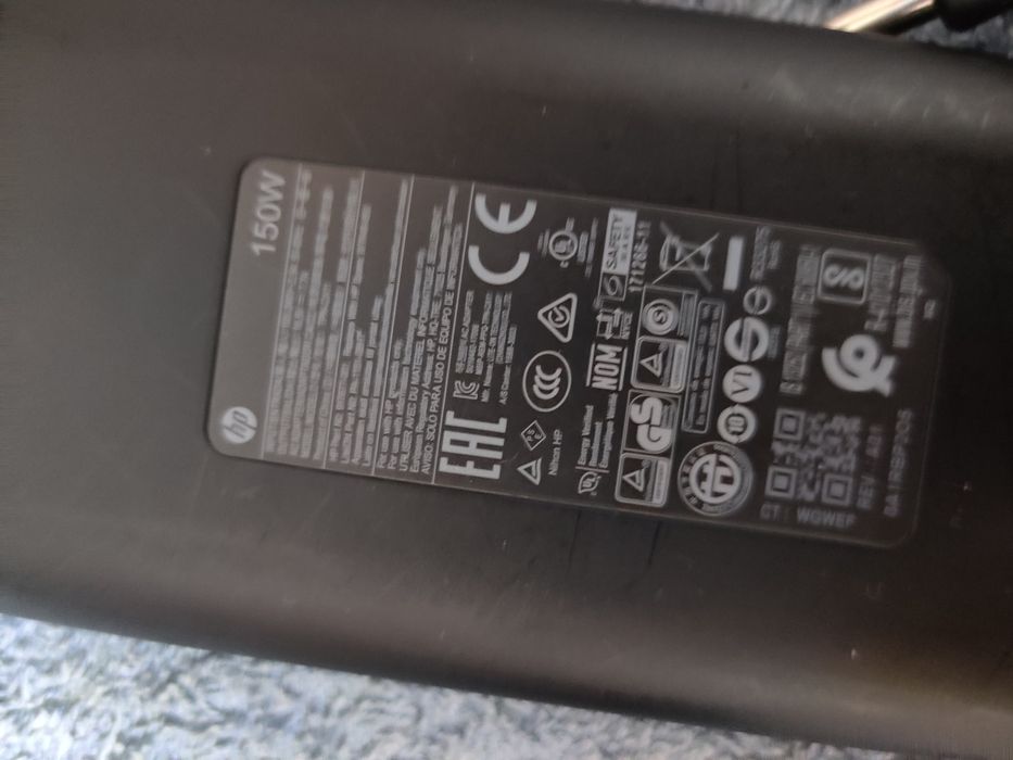 Incarcator Laptop  HP 917649 150W 
mufa Albastra