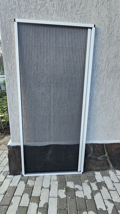 Plasa pentru ușa de termopan