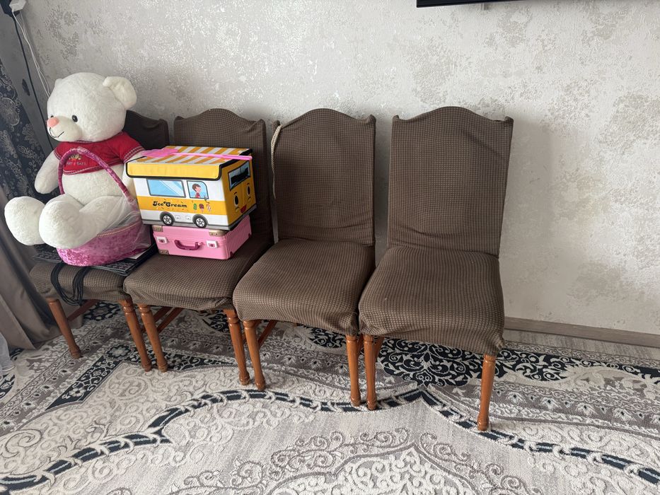 Продам 6 стульев