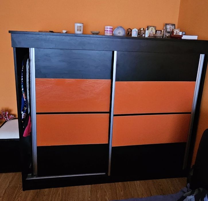 Dulap dormitor pal wenge cu sticla portocalie