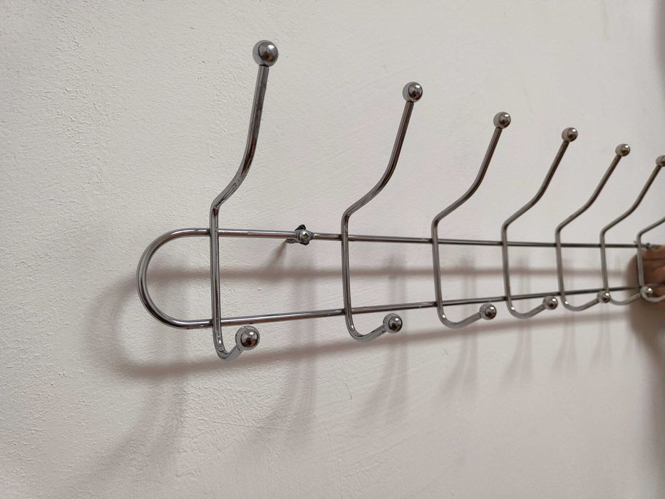 Вешалка на стену в хорошем состоянии