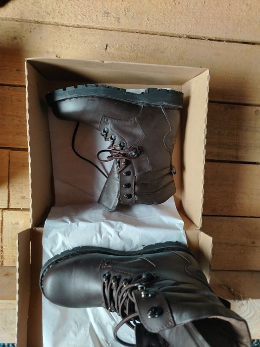 Bocanci militari iarna