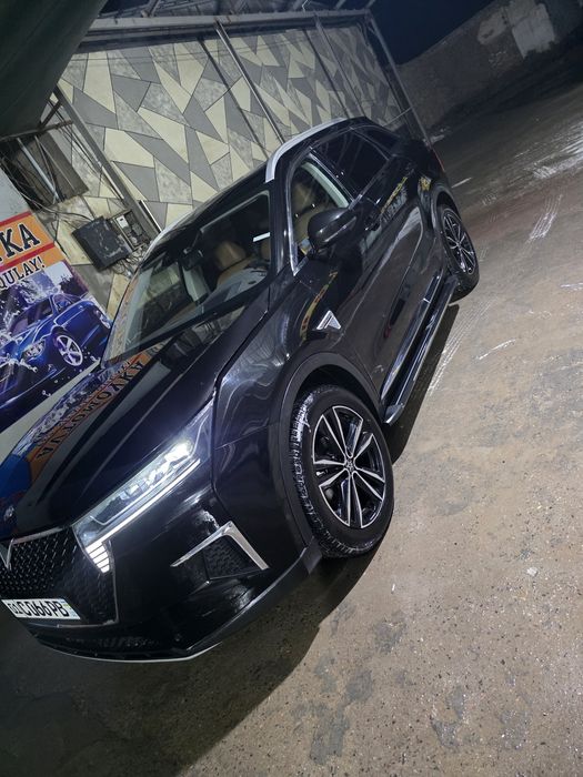 Nissan venucia 2022 gibrid