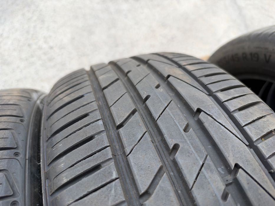 2бр. ОТЛИЧНИ Летни Гуми С Борд 235/50R/19 -HANKOOK- DOT:0922- 7.4мм.