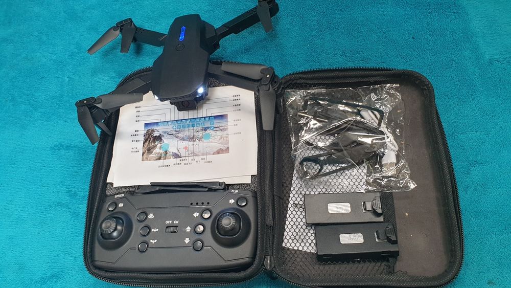 Drona Noua cu Camera Hd – 2 baterii, telecomanda, accesorii de rezerva