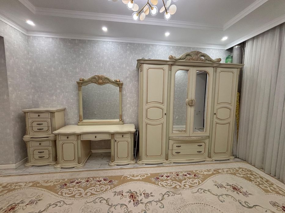 Гарнитур, тумба и комод