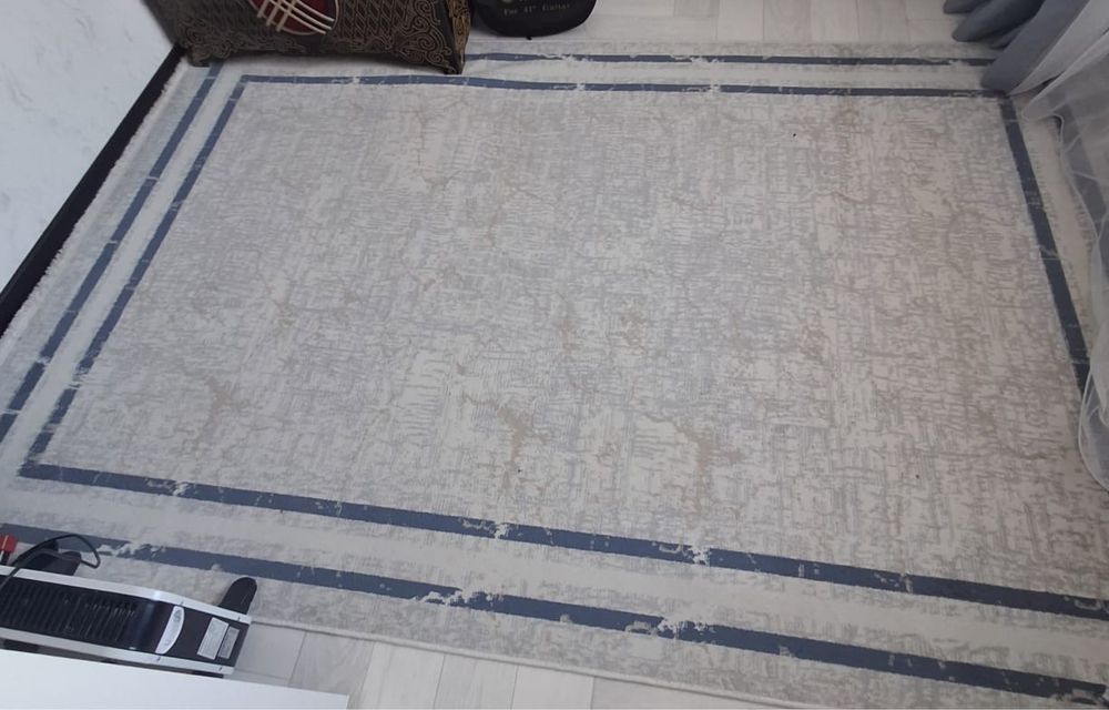 Ковёр 2/3 за 8000 тенге.