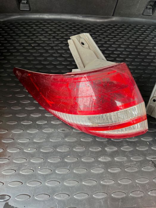 Задние фонари эстима пара