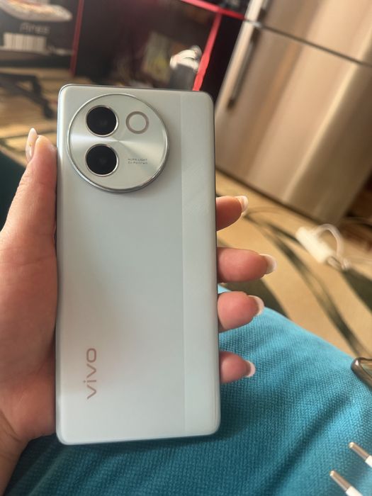 Продам телефон Vivo v30e.